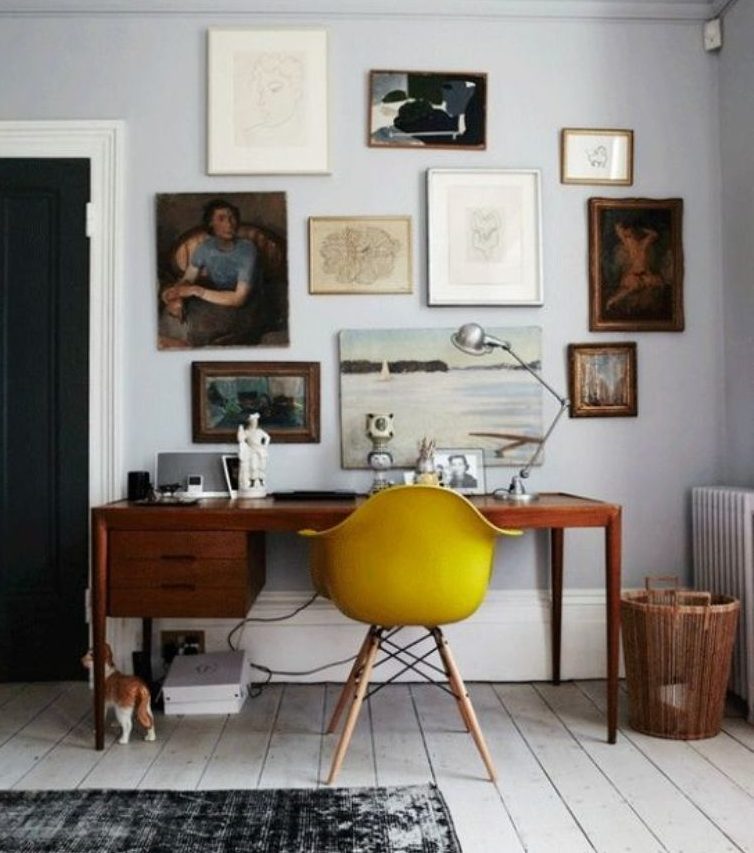 žltá škandinávska stolička, solitér v pracovnom kútiku, zariaďovanie obývačky, výroba nábytku na mieru